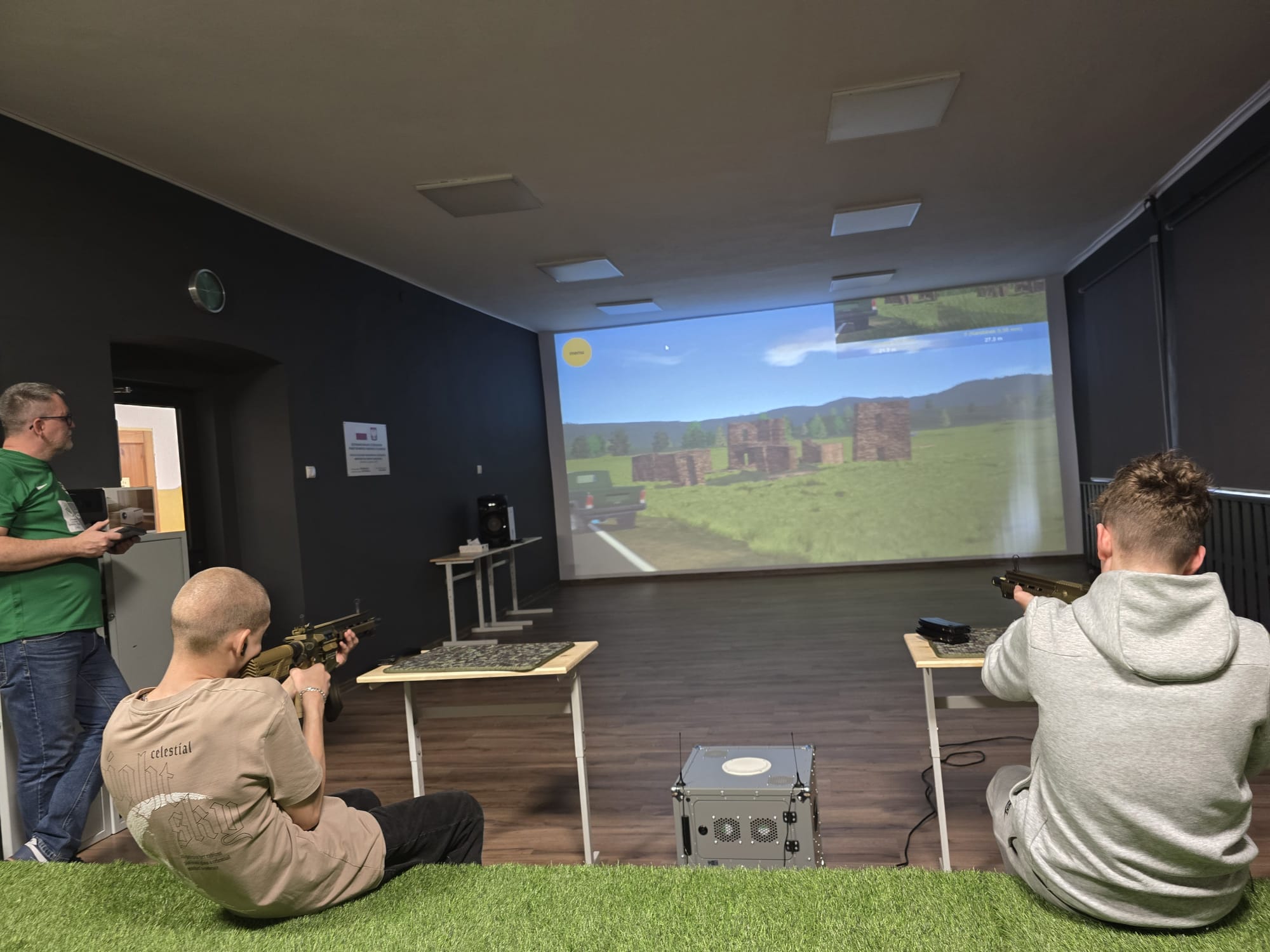 Ósmoklasiści na wirtualnej strzelnicy